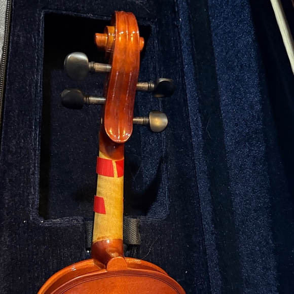 Elegant Brown Violin with Case - Picture 9 of 14